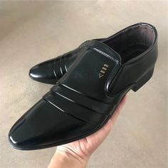 Luxury PU Leather Fashion Men Business Dress Loafers Pointy Black Shoes Oxford Breathable Formal Wedding Shoes. Department Name: Adult. Outsole Material: Rubber. Closure Type: Slip-On. Insole Material: PU. Upper Material: PU. Season: Spring/Autumn. Fit: Fits true to size, take your normal size. Model Number: Men's business dress shoes. Toe Shape: Pointed Toe. Lining Material: PU. Pattern Type: Solid. Shoe Type: Oxfords. Leather Style: Soft Leather. Four seasons New business shoes men's: England England Dress, Dress Black Casual, Mens Business Dress, Leather Fashion Men, Mens Business Shoes, Black Casual Shoes, Shoes Oxford, Fashion Shoes Heels, Dress Loafers