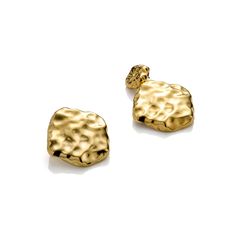 Nuestros pendientes asimétricos chapados en oro con coral martillado son audaces. ¡Una nueva versión de la inspiración coral! Su aspecto y tacto únicos son perfectos para hacer una declaración, están diseñados para realzar cualquier atuendo con su estética moderna. Ideales tanto para ocasiones informales como especiales, estos pendientes son un artículo imprescindible para cualquier colección de joyas de moda.
 
Todas nuestras piezas están galvanizadas con una capa superior de oro y plata real q Elegant Gold Nugget Earrings, Chic Textured Gold Earrings, Chic Hammered Metal Earrings, Elegant Hammered Gold-tone Earrings, Modern Textured Gold Earrings, Hammered Gold Plated Earrings, Gold-tone Hammered Drop Earrings, Hammered Gold-plated Dangle Earrings, Hammered Gold Plated Dangle Earrings