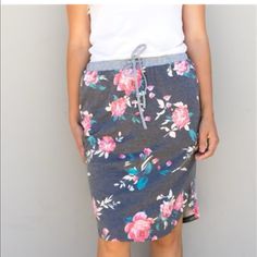 Nwot. Never Worn. All Reasonable Offers Accepted. Smoke Free Home. Casual Cotton Mini Skirt For Brunch, Casual Floral Print Pencil Skirt, Casual Pencil Skirt With Floral Print, Teal Skirt, Skirts Floral, Womens Skirt, Skirt, Grey, Floral