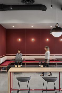 Experience Center, 카페 인테리어 디자인, Banquette Seating, Office Snapshots, High Table, Workplace Design, Traditional Living Room, Commercial Interiors, Banquette