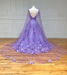 Ballkleid Lavendel Blumenspitze A-Linie mit Cape-Ärmeln A-Linie Herzausschnitt Stufen Tüll Lang Mit Schlitz Floral Print Wedding Dress, Prom Dresses Lavender, Gown Neckline, Flower Prom Dress, Wedding Gown Backless, Dresses Graduation, Stunning Prom Dresses, Woman Dresses, 16 Dresses