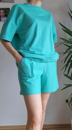 Our cotton two-piece sets are super comfortable to wear. They are light and airy, made from 100% cotton and are great companions in spring and summer that no wardrobe should be without. Of course, you can also wear the T-shirt and the shorts separately and combine them in a variety of ways. The material is super comfortable on the skin and breathable. You can find the set in other colors in our shop. Comfortable Green Cotton Sets, Relaxed Fit Cotton Matching Set, Cotton Matching Set With Relaxed Fit, Comfortable Blue Cotton Set, Comfortable Relaxed Fit Summer Sets, Green Cotton Loungewear Sets, Spring Cotton Sets In Short Style, Relaxed Fit Cotton Tops Matching Set, Cotton Spring Sets In Short Style