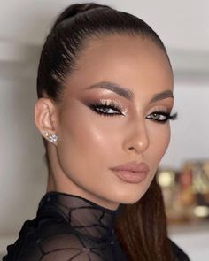 Makeup For Night Out, Kadeřnické Trendy, Eye Makeup Styles, Makijaż Smokey Eye, Glamorous Makeup, Elegant Makeup, Creative Makeup Looks