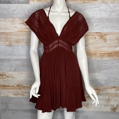 Free People La Vida Loca Mini Dress Burgundy Size Xsmall Brand New Without Tags. Never Worn. Excellent Condition, No Flaws So Sweet In A Lovely Laced Fabrication, This Timeless Mini Dress From Our Endless Summer Collection Is Featured In A V-Neck Silhouette With Exaggerated Tie Detail At Back For Added Shape. Endless Summer Whether You Live The Beach Lifestyle Year-Round Or Dream Of Making The Great Escape, The Endless Summer Collection Is Full Of Our Most Effortlessly Ethereal Styles Under The Burgundy Knee-length Mini Dress For Summer, Burgundy Knee-length Summer Mini Dress, Red V-neck Cotton Mini Dress, Summer Burgundy V-neck Mini Dress, Chic Burgundy Mini Dress For Summer, Burgundy V-neck Mini Dress For Summer, Burgundy Beach Dress For Summer, Burgundy Bohemian Summer Dress, Casual Burgundy Summer Dress