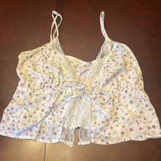 Never Worn Size Small! Lace In Front And Ties. Pacsun Tops, Floral Top, Pacsun, Color Purple, Floral Tops, Womens Tops, Tank Tops, Purple, Lace