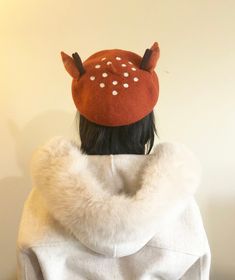 This Brownish Red Beret is made of high-quality wool. The idea is from Christmas Deer. It will be a fantastic gift for your friend or yourself in 2023 and winter. Repeated production might be slightly different. Suitable for head circumference 53-58 cm. (Adjustable)   IMPORTANT: WOOL PRODUCT! Wash it in cold water by hand gently. Winter Wool Mini Hats, Winter Wool Hat As Gift, Red Wool Felt Hat For Winter, Red Mini Hat For Winter Gift, Winter Flat Cap Beret For Gift, Flat Cap Hats As Winter Gifts, Winter Gift Beret Flat Cap, Red Beret, Christmas Deer