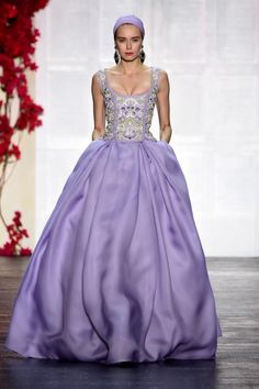 Naeem Khan: S/S 2016 Runway at New York Fashion Week Brides Maid Gown, Model Walk, Bride Maids, Haute Couture Details, 2016 Runway, Fancy Fashion, Naeem Khan, Dream Dresses, Fashion Illustration Dresses