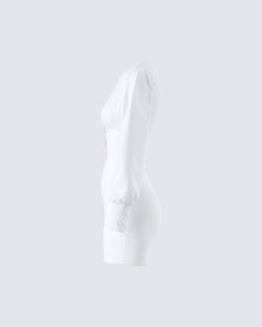 a woman's white shirt is shown on a mannequin headdress