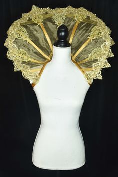 Organza Queen Style Elizabethan Collar. Made with plastic boning & satin ribbon. Made to order One size fits most “last Queen” Dress, Elizabethan Jewelry, Tudor Crown, Elizabethan Ruff, Power Outfit, Elizabethan Costume, Elizabethan Collar, Queen Style, Curated Closet