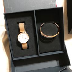 Danielle Wellington Watch ( Gold) 32mm &Bracelet (White& Gold) Gift Box. Brand New With All Boxes. Perfect Gift. Petite Melrose 32mm. Gold Minimalist Watch Accessories For Formal Occasions, Elegant Rose Gold Watch As A Gift, Elegant Rose Gold Watch For Gift, Elegant Rose Gold Watch As Gift, Classic Yellow Gold Watch Accessories As Gift, Classic Yellow Gold Watch Accessories For Gift, Elegant Watch Accessories With Bracelet Strap For Gift, Modern Rose Gold Watch As A Gift, Modern Rose Gold Watch For Gift