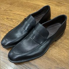 Canali Black Textured Penny Loafer Size Us 13/Eu 46 Brand New Italian Leather. Luxury Italian Craftsmanship Slip-on Loafers, Mens Suede Loafers, Luxury Semi-formal Men's Loafers, Black Crocodile Pattern Slip-on Loafers, Classic Crocodile Pattern Semi-formal Loafers, Luxury Slip-on Gentleman's Loafers, Men Suede, Italian Men, Formal Shoes For Men