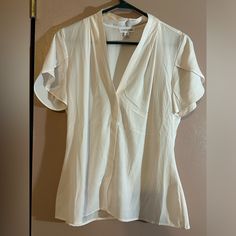 V Neck Blouse. Short Sleeve. Never Worn. Bought For Office Attire. Crme Color Not White. Creme Color, Blouse Short Sleeve, Office Attire, V Neck Blouse, Womens Calvin Klein, Calvin Klein, Top Blouse, Womens Tops, V Neck