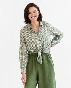 Long-sleeved linen shirt CALPE in Forest green gingham - Dress up any outfit with this versatile long-sleeved linen shirt, perfect for a night out or a professional setting. Spring Plaid Linen Shirt, Spring Gingham Tops With Pockets, Green Linen Shirt For Daywear, Spring Plaid Linen Top, Plaid Linen Tops For Spring, Green Linen Shirt For Workwear, Gingham Shirt Outfit, Green Gingham Dress, Linen Shirt Outfit