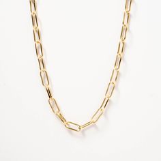 Indulge in a timeless statement with this bold link chain necklace. The sturdy and chic design of the necklace enhances any outfit with its understated charm. Made to last, the versatile piece is perfect for any occasion. Minimalist Chunky Chain Oval Link Jewelry, Minimalist Chunky Chain Jewelry With Oval Links, Elegant Toggle Necklace With Cable Chain Link, Elegant Toggle Necklace With Cable Chain And Rectangular Links, Elegant Toggle Necklace With Oval Link Chain, Classic Toggle Necklace With Rectangular Links And Cable Chain, Elegant Oval Link Chain Toggle Necklace, Minimalist Everyday Chunky Chain Necklace, Everyday Minimalist Chunky Chain Necklace