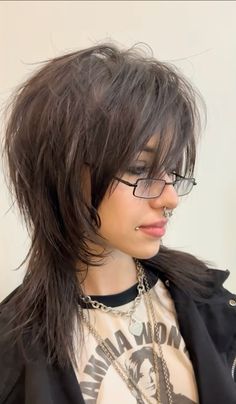 Medium Length Spiky Hair Women, Scene Layered Hair, Punk Hairstyles Women Long, Scene Hair Back View, Scene Shag Hair, Leyera Haircut, Long Edgy Haircut, Modern Emo Hair, Mullets Women