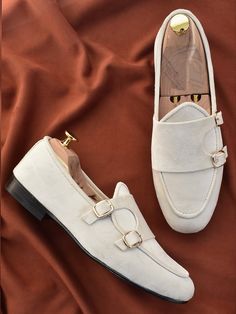 Color : Cream Material: Velvet  Heel : 0.75 inch Insole : Memory foam cushioned  OutSole : TPU  Care : Spot cleaning with any acetone solution Cream Loafers, White Dress Shoes Men, Casual Shoes Men, Mens Loafers, White Dress Shoes, Velvet Shoes, Velvet Heels, Men Cream, Shoe Gifts