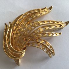 Monet Vintage Brooch.Gold plated.Made in USA in 1970's. Excellent vintage condition. Vintage Brooch, Dream Jewelry, Vintage Jewellery, Jewelry Crafts, Brooches, San Diego, Made In Usa, 1970s, Vintage Jewelry