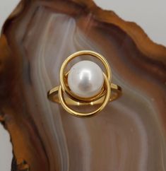 ES2056 Vintage pearl 14k gold ring. 14k yellow gold ring with interlocking circles design set with genuine 8mm white pearl. Hallmark: 14k. Height: 11.8mm. Diameter of circles: 15mmx12mm. Ring size: 6, can be resized, please inquire. This is very fun and playful ring. Gold Ring With Pearl, Ring With Pearl, Circles Design, Compass Pendant, Pink Sapphire Ring, Black Hills Gold, Tourmaline Jewelry, Vintage Pearl, Circle Ring