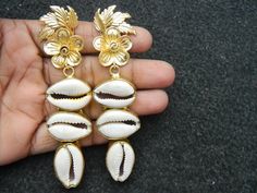 This listing is for 1 pair of Cowrie Shell Earring Cowrie Brass earring Gold plated Cowrie Shell earring Bridesmaid charm earring Unique Fashion jewelry Bohemian. Size: 81 mm long. Made with Love♥ Best for gift . Light Weight comfortable to wear Many thanks for you visit my store ♥ if you have any question please contact us. For wholesale Price Please Convo me. You can order different items as many you like . Shell-shaped Metal Earrings For Gift, Metal Drop Earrings For Beach, Beach Drop Earrings In Metal, Beach Metal Drop Earrings, Gold Drop Earrings For Vacation, Metal Shell-shaped Earrings For Gifts, Gold Nickel-free Earrings For Vacation, Nickel-free Gold Earrings For Vacation, Elegant Gold Earrings For Vacation