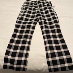 Black And White Flare Crop Pants, Gap, Size 4. Never Worn, Like New. Fitted Casual Black And White Bottoms, Chic Straight Pants By Gap, Trendy Gap High Waist Pants, Black Gap Pants For Work, Gap Black Wide Leg Pants, Gap Black Wide Leg Bottoms, Chic High-waisted Pants By Gap, Fitted White Gap Bottoms, Chic Gap High-waisted Pants