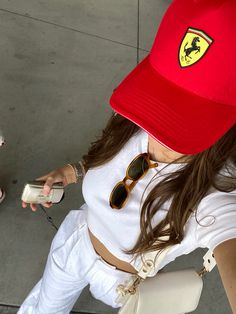 Lauren Asher, Mode Emo, Race Day Outfits, Scuderia Ferrari, Mode Ootd, Red Hat, Mode Inspo