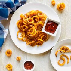 air fryer curly fries on a plate with a side of ketchup for dipping. Ideas For Football Party, Fries In Air Fryer, Sweet Potato Varieties, Roasted Garlic Hummus, Curly Fries, Crispy Fry, Football Party Food