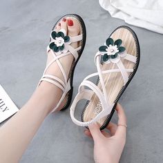 Awakecrm Women Sandals Summer Designer Slipper Shoes Cute Flower Pearl Beaded Open Toe Beach Luxury Slides Luxury Slides, Beach Luxury, Fashion Slides, Shoes Cute, Designer Slippers, Quick Outfits, Beach Slippers, Mary Jane Heels, Chanel Espadrille