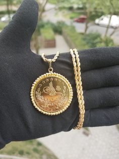 -Dorika Resat 5li -22K gold plated -made by a real goldsmith -Premium quality / no difference to the real -does not discolor (waterproof) -Diameter Ø: 40 mm -Chain + coin approx. 37.5g // coin only approx. 24g -Material: brass -Nickel free Gold Coin Jewelry, Gold Coin, Anarkali Dress, Coin Jewelry, Gold Coins, Women's Jewelry, 22k Gold, Necklace Gold, Favorite Jewelry