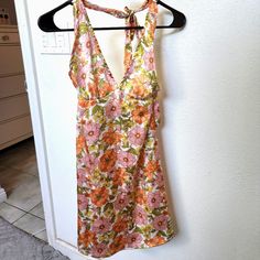 New Without Tag Size Small Chic And Casual Look Pink Halter Neck Sundress For Brunch, Retro Pink Dresses For Vacation, Retro Pink Dress For Vacation, Pink Summer Sundress For Brunch, Retro V-neck Mini Dress For Brunch, Retro Halter Neck Mini Dress For Spring, Retro Spring Mini Dress For Vacation, Retro Spring Mini Dress For Brunch, Retro Beach Sundress For Spring