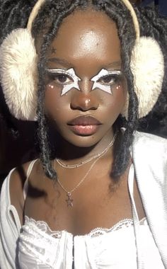 Fae Aesthetic Makeup Looks, Fairy Grunge Makeup, Alt Makeup Looks, Afro Goth, Alt Makeup, Photoshoot Makeup, Video Ideas