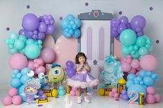 Cenário incrivelmente decorado para um ensaio fotográfico lindo e exclusivo. Eu mesma fotografo, ornamento e decoro ❤️ Piñata Monster Inc, Boo Monsters Inc Party Ideas, Monster Inc Party Ideas, Monsters Inc Decorations, Monster Inc Birthday, Monster Inc, Girl Birthday Themes, 13k Followers, Monster Birthday