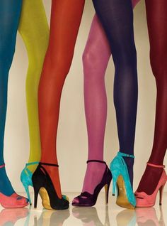 Colored tights are the sartorial equivalent of a secret weapon. Open Toed Shoes, 일본 패션, Tokyo Street Fashion, Colored Tights, Grunge Look, 가을 패션, Mode Vintage, Mode Inspiration, Color Inspiration