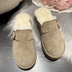 Shipping: Worldwide Express Shipping AvailableDelivery time: 7-15Days Fast ShippingReturns: Fast refund, 100% Money Back Guarantee.Brand Name: OALIZONShoes Type: Home Cotton ShoesApplicable Place: OutsideUpper Material: Faux SuedeHeel Height: Flat (≤1cm)Origin: Mainland ChinaCN: ZhejiangSeason: WinterHeel Type: Flat withItem Type: SlippersModel Number: WDY-1010-14Fashion Element: FurDepartment Name: AdultOutsole Material: RubberWith Platforms: YesPlatform Height: 0-3cmStyle: LEISUREInsole Materi Casual Slippers With Buckle Closure And Round Toe, Chic Beige Round Toe Slippers, Trendy Beige Round Toe Slippers, Trendy Closed Toe Winter Slippers, Beige Slippers With Round Toe For Fall, Beige Round Toe Slippers For Fall, Ladies Slides, Platform Flip Flops, Ladies Boots