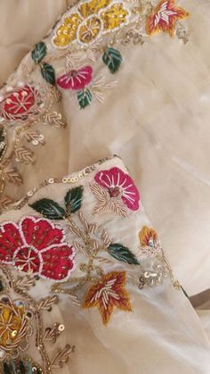 Embroidered Handkerchief, Pakistani Fancy Dresses, Chandler Az, Desi Style, Saree Trends, Hand Embroidery Design Patterns, Hand Embroidery Design, Designs For Dresses, Hand Embroidery Designs