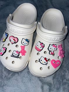 White Crocs Outfit, Hello Kitty Crocs, White Crocs, Hello Kitty Gifts, Hello Kitty Shoes, Preppy Shoes