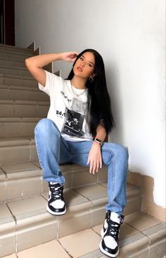 Women Outfits Jordans, Outfits With Black And White Jordans, Cute Outfits With Black And White Dunks, Black And White Dunk Outfits, Jordan Black And White Outfit, Jordan 1 Black And White Outfit, Black And White Streetwear Outfit, Women Hypebeast Outfits, Black And White Dunks Outfit Woman