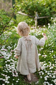 This dress with ruffled collar, long puff sleeves and ribbon in the back is made of 100% soft medium weight linen. Details: - Choose size and colour in the drop down menu - Composition: 100% Oeko-Tex certified linen - Ruffled sleeves - Ribbon in the back - Medium weight linen - Linen care: machine wash gentle; tumble dry low, ironing optional - The price is for one dress, other pictured items are not included Beige Linen Dress With Ruffles For Spring, Spring Beige Linen Dress With Ruffles, Spring Linen Long Sleeve Dress With Ruffles, Long Sleeve Linen Dress With Ruffles For Spring, Long Sleeve Linen Dress With Ruffles, Dress Girls Kids, Shabby Chic Dress, Cozy Colors, Baby Apron