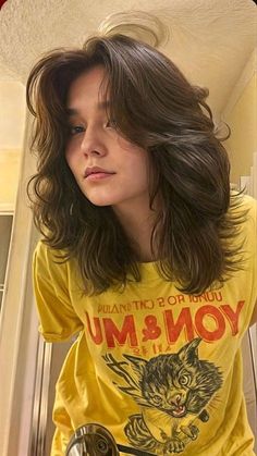 Cute Woman Haircut, Wolfcut Hair Women Medium, Cobra Haircut Women, Border Haircut, Wolf Haircut For Short Hair, Wolf Haircut Aesthetic, Girls Wolf Haircut, Girls Wolf Cut Hair, Wolf Cut Girls Long Hair