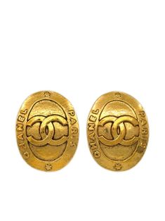 circa 1993 gold plated antique-effect hardware signature interlocking CC logo oval design clip-on design These earrings come as a pair. Condition: GOOD. This previously owned and used item is in good condition with minimal signs of use. This may include fading of material or plating and scratches. Purchasing this item continues its narrative and reduces the environmental impact by avoiding the use of new resources needed to make the product from scratch, such as water, materials and electricity, and avoiding additional manufacturing impact. Learn more about what makes a product Conscious on our Conscious Criteria page Vintage Jewelry With Gold-tone Logo Plaque, Classic Oval Clip-on Earrings, Luxury Gold Oval Clip-on Earrings, Classic Metal Clip-on Earrings, Designer Gold Metal Clip-on Earrings, Classic Gold Clip-on Earrings With Logo Plaque, Luxury Gold Clip-on Earrings With Logo, Gold Oval Clip-on Earrings For Formal Occasions, Formal Gold Oval Clip-on Earrings