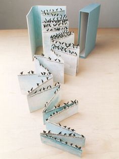 there are many small boxes with birds on them