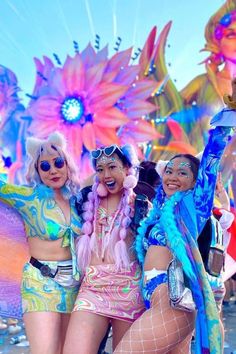 Carnival Festival Outfits, Rave Outfits 2024, Rave Costume Accessories For Carnival, Electric Look, Electric Outfit, Festival Poses With Friends, Electric Daisy Carnival Outfits, Rave Girl Outfits Edm