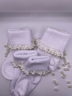 Crocheted pearls on girls socks Elegant White Winter Socks, Junk Socks, Beaded Socks, Craft Clothes, Crochet Baby Socks, Pretty Socks, Handmade Socks, Mini Crochet, Pearl Pin