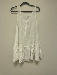 Vintage Eve Stillman Couture New York Lace Nightgown  Excellent condition! Size Large 100% Cotton Length 34" Pit-to-Pit 22" Casual White V-neck Nightgown, Casual V-neck Nightgown With Lace Trim, Spring Lace Trim Nightgown For Loungewear, Spring Loungewear Dresses With Lace Trim, Sleeveless Summer Sleep Tops, Summer Vacation Sleepwear With Lace Trim, White Flowy Dress For Loungewear, Casual Spring Sleeveless Sleepwear, Casual Cotton Nightgown For Summer