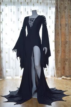 Gothic Prom Dress Corsets, Vampire Dresses, Gothic Vampire Dress, Halloween Group Costumes, Gothic Prom, Gothic Prom Dress, Friends Dress, Halloween Group, Villain Outfits