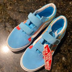 Vans Flaming Blue And Orange Suede Double Strap Velcro Closure Big Kids Sneakers 2.5 Old School V Flames Youth Vans. 2.5 Ref B Vans Sk8 High, Vans Authentic Black, Rare Vans, Vans Toddler, Camo Shoes, Rainbow Sneakers, Vans Kids, Classic Vans, Vans Black And White