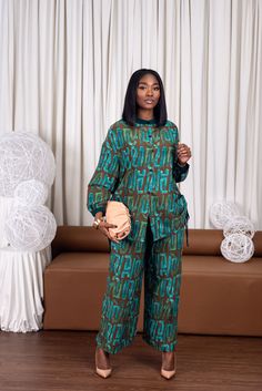 Two Piece Outfits Pants, Ankara Dress Designs, Chic Dress Classy, 2piece Outfits, African Inspired Clothing, African Wear Dresses, African Print Dress Designs, African Fashion Traditional, African Fashion Ankara