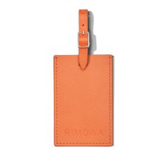 Stand out on the go with this leather luggage tag. Made in Italy of Nappa leather, this luggage tag is compatible with all suitcase ranges. Choose from a selection of colors that match the customizable details of the RIMOWA Classic Collection. Rimowa Cabin, Rimowa Classic, Rimowa Suitcase, Orange Luggage, Rimowa Luggage, Clementine Orange, Leather Front Pocket Wallet, Leather Luggage Tag, Cabin Luggage