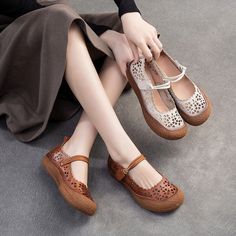 Gender: Women Type: Casual Shoes Main Materials: Cowhide Insole: Pigskin Sole: Rubber Type of Closure:... Summer Boots, Summer Vintage, Retro Summer, Comfortable Flats, Cut Out Design, Retro Stil, Bag Dress, Vintage Summer, Estilo Retro