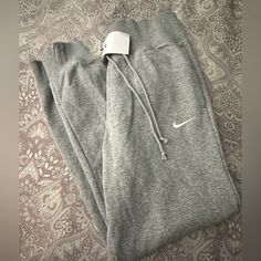 Standard Fit High Rise Grey Sweatpants With Adjustable Waist Band And Fleece Lined Size M Will Definitely Fit A Medium / Large $70 Msrp Grey Nike Sweats, Jumpsuits Women, Nike Sweats, Grey Sweatpants, Birthday List, Nike Pants, White Nikes, Waist Band, Jumpsuits For Women