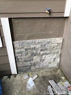 the corner of a house that is being remodeled with concrete blocks and paint on it